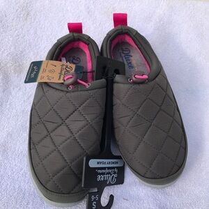 Deluxe By Dearfoams Slippers Women's 5-6 Memory Foam Comfort Gray NWT
